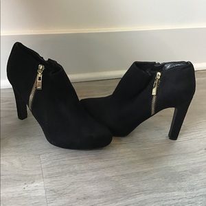 🥳🥳🖤💄 Marc Fisher Black Ankle Boot Heels